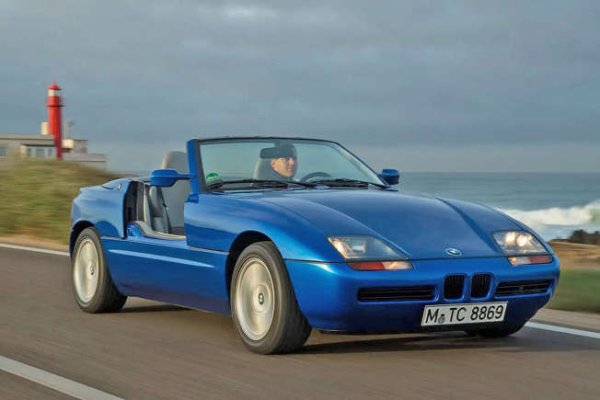 Странно и все още е &ndash; малко хора разбират как Z1 изпълни своя номер на &bdquo; изчезващата врата &ldquo;. В допълнение се предлага и с пластмасови панели на корпуса, които могат да бъдат сменени от червено на синьо с помощта на отвертка за по-малко от час. Харм Лагай е водещият дизайнер на Z1, известен най-вече с работата си в Porsche. Той оглавява екип ана Carrera GT, но също така работи и за Simca в края на 60-те години.

Z1 никога не е бил предназначен да бъде конструиран като автомобил за пълно серийно производство. Той е създаден само за две години - време, което да позволи на BMW да преследва нови идеи. Неговият дизайн ще бъде пренесен в Z3.